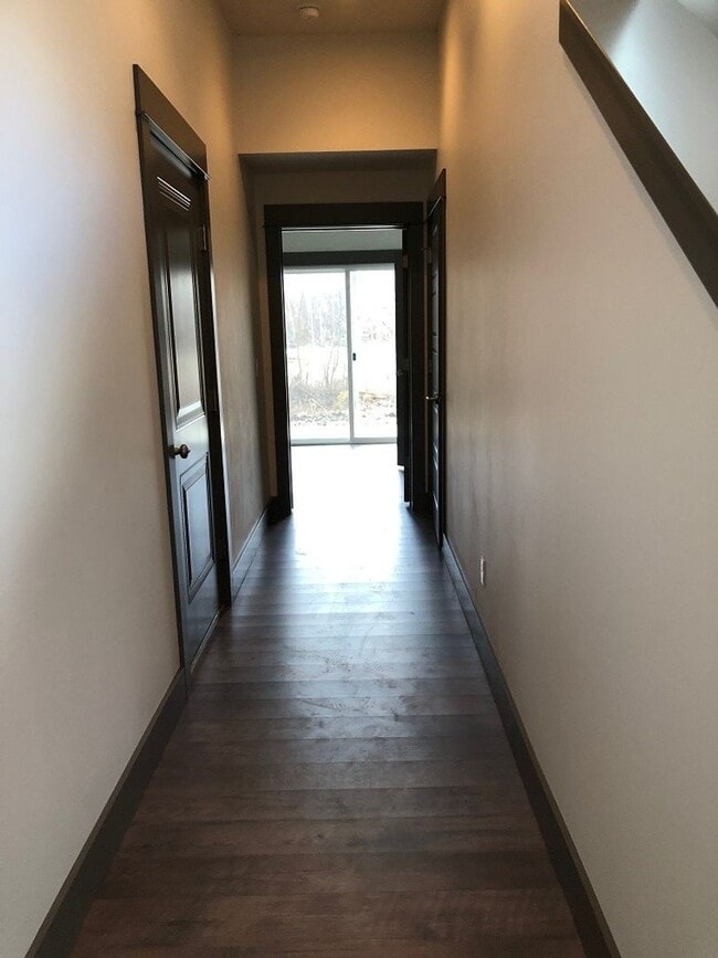 Building Photo - Beautiful Four Corners Condo