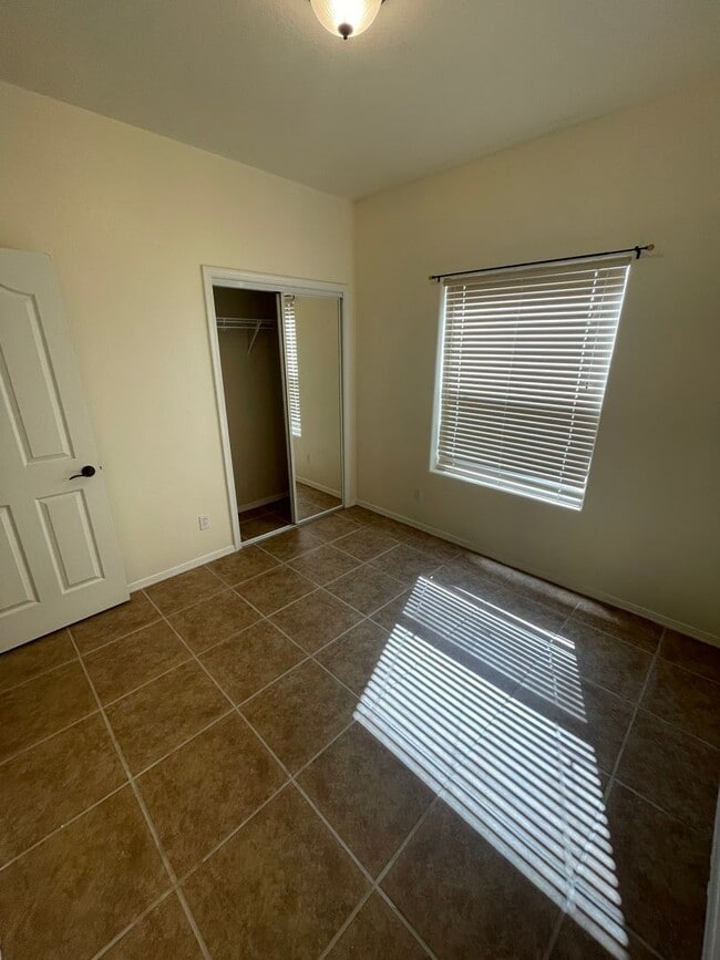 Building Photo - Lovely 4 Bedroom/2 Bath home in Parkhill E...