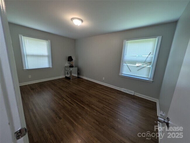 Building Photo - 5713 Barrington Dr