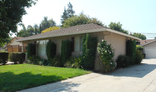Building Photo - 955 Sherman Oaks Dr
