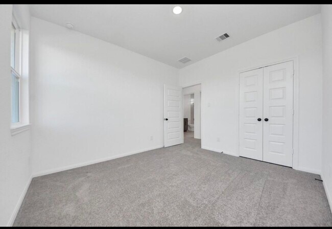 Building Photo - 7418 Auburn Wheat Dr
