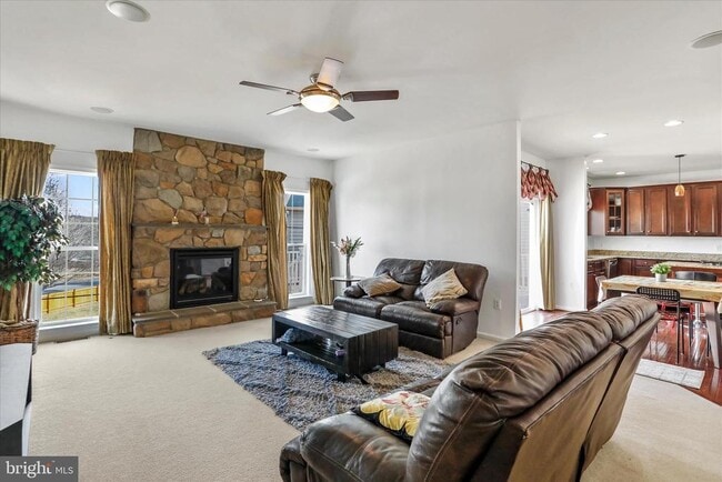 Building Photo - 301 Fontana Cir