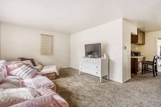 Building Photo - Spacious Cul-de-Sac Home Near CSU