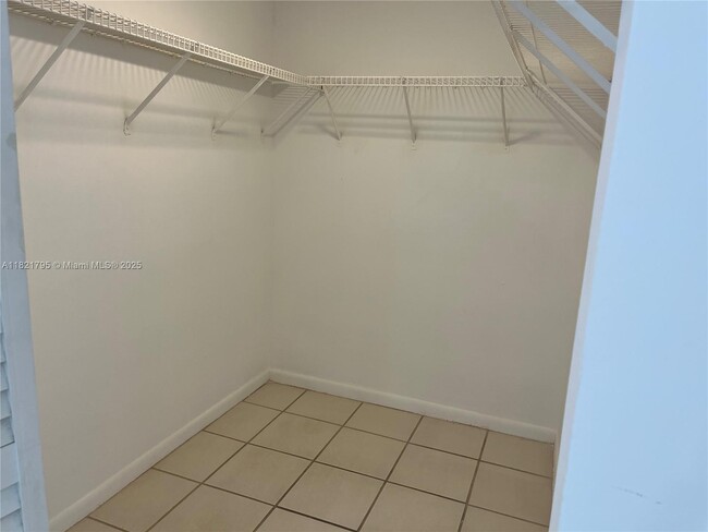 Building Photo - 9030 SW 125th Ave