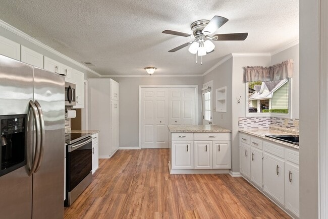 Building Photo - 4410 Goshen Lake Dr S