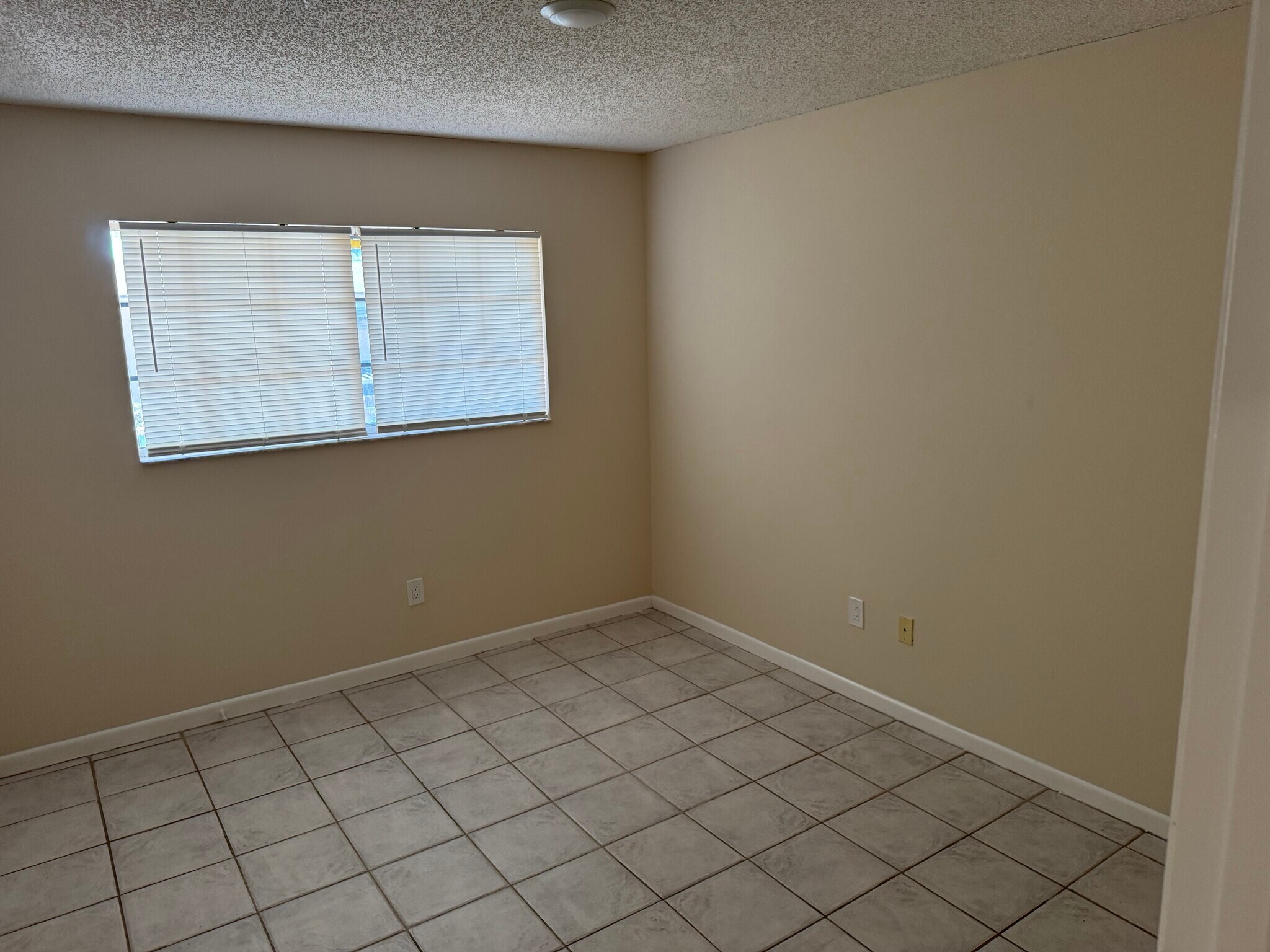 Building Photo - 430 SE 7th St