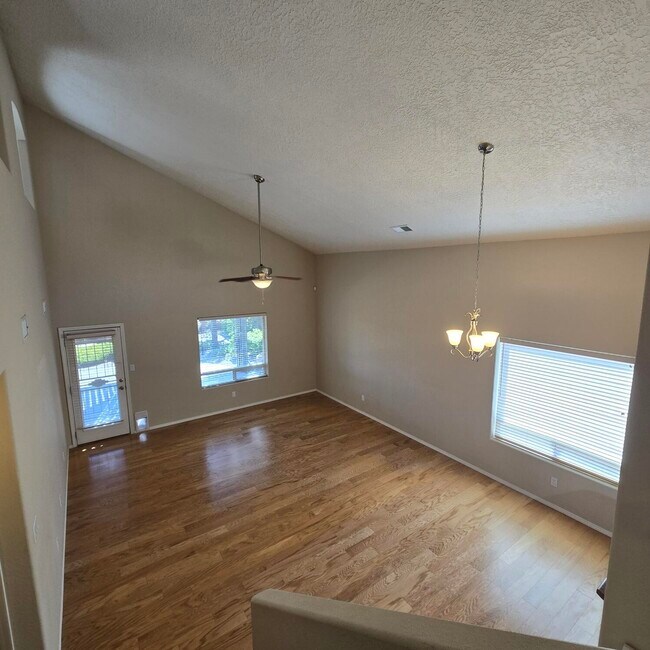 Building Photo - 6912 Vista Del Sol Dr NW