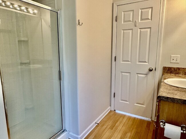 Building Photo - Three Bedroom Home located in Midpoint!