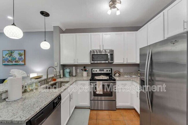 Building Photo - 14200 Avalon Rd