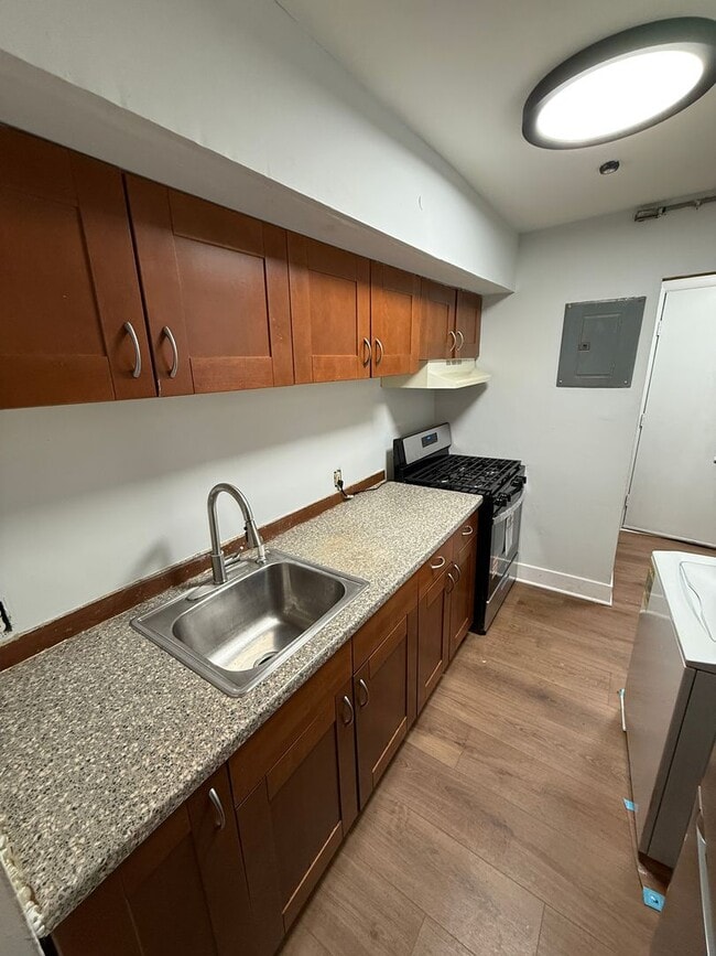 Building Photo - Cozy 2BD 1BTH beautifully updated condo in Suitland ready for move in