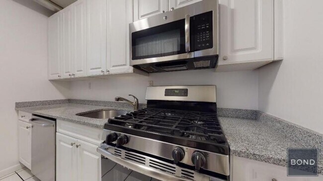 Building Photo - 2 bedroom in NEW YORK NY 10014