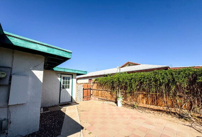 Building Photo - "Spacious 4-Bedroom, 2-Bathroom in Yuma!"