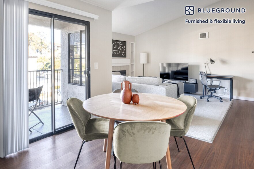 Building Photo - 7265 Charmant Dr