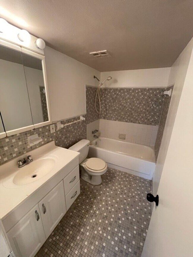 Building Photo - 2BR 2BA CONDO LOCATED CLOSE TO PORT CANAVERAL