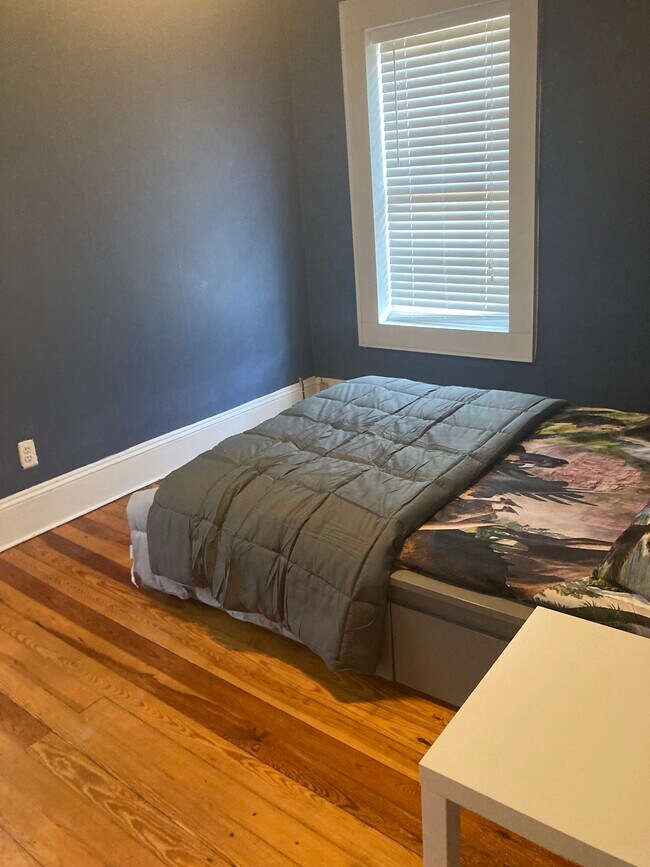 Bedroom 3 - 1 Cottage St