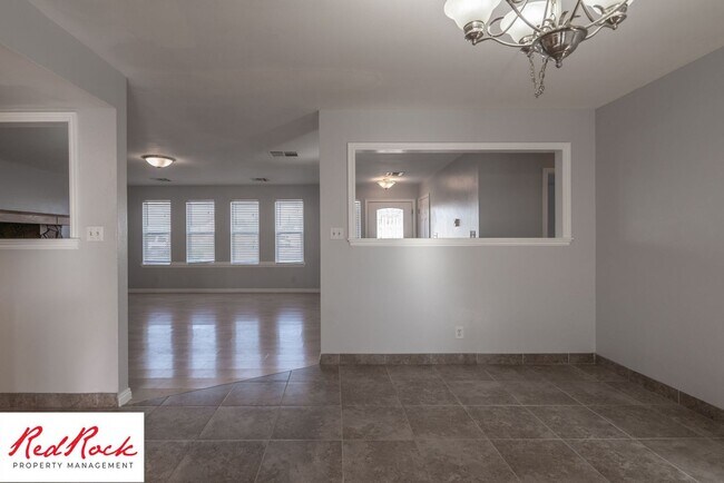 Building Photo - Bright & Spacious 3-Bed, 2-Bath Home in Wa...
