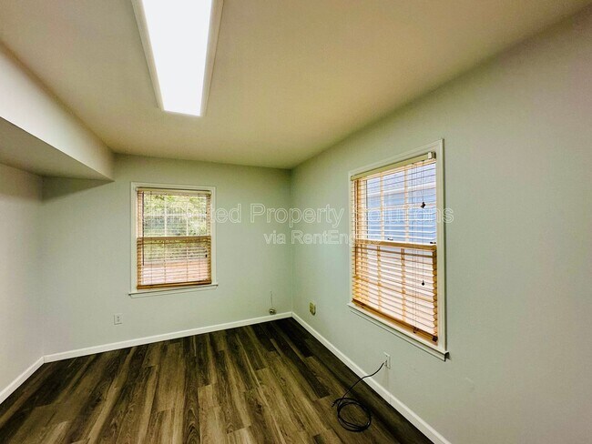 Building Photo - 420 Rose Ave