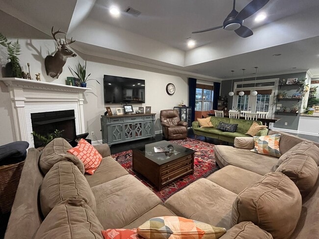 Building Photo - Beautiful 5 Bed 3 Bath Home! Fall 2026!