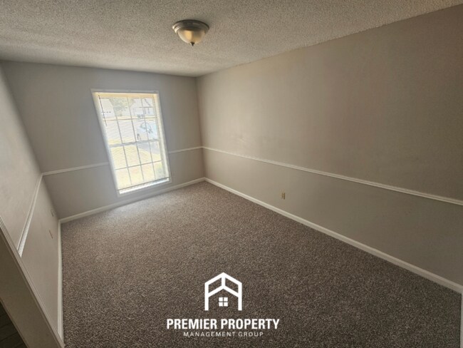 Building Photo - 3373 S Mendenhall Rd