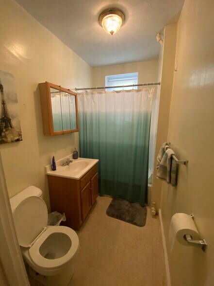 Building Photo - 139 Davis Ave