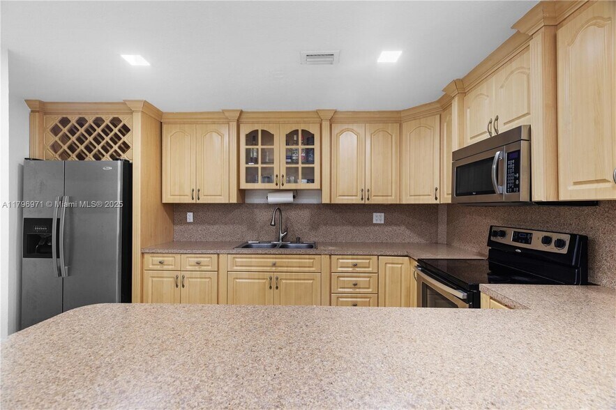 Building Photo - 2090 SW 122nd Ave