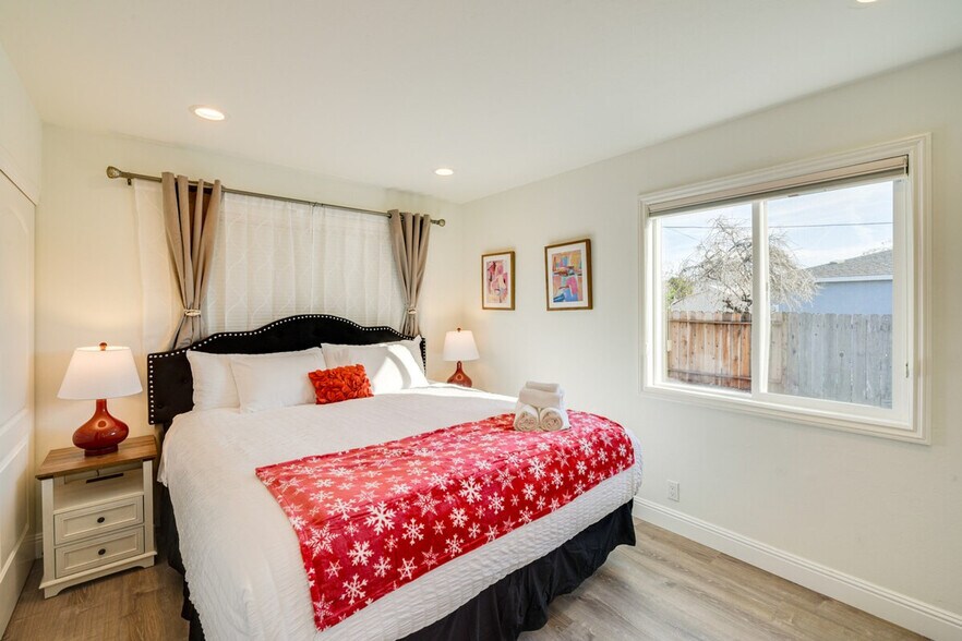 Building Photo - 4615 Armour Dr