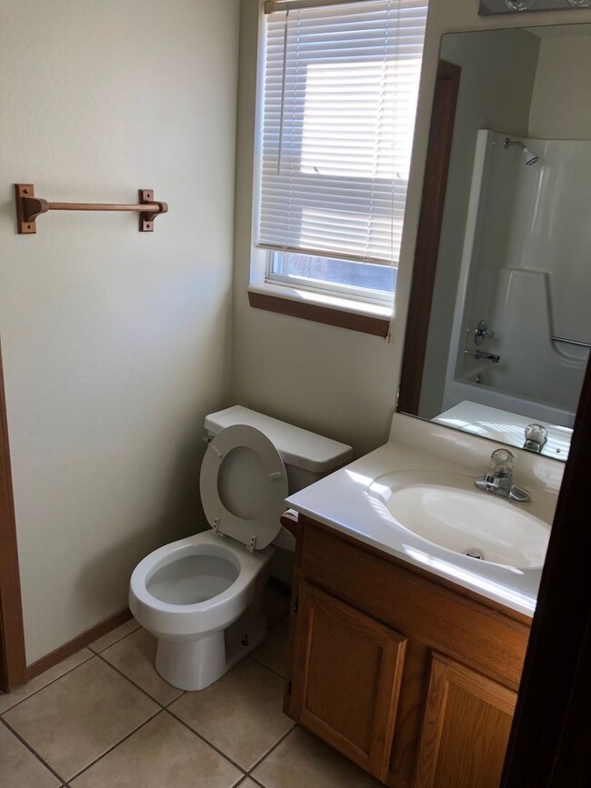 Building Photo - 2 bedoom duplex close to the bypass