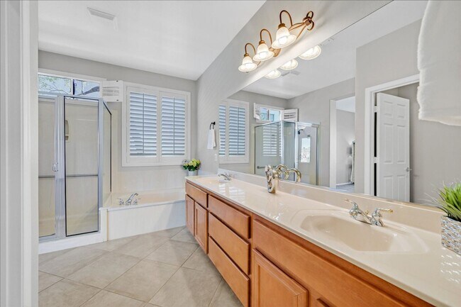Building Photo - Golf Course Views in Sun City Anthem!  Age...