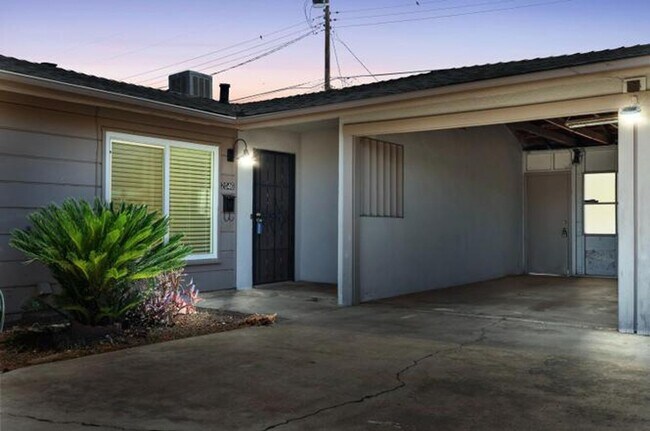 Building Photo - 2044-2046 Mayfair Dr W