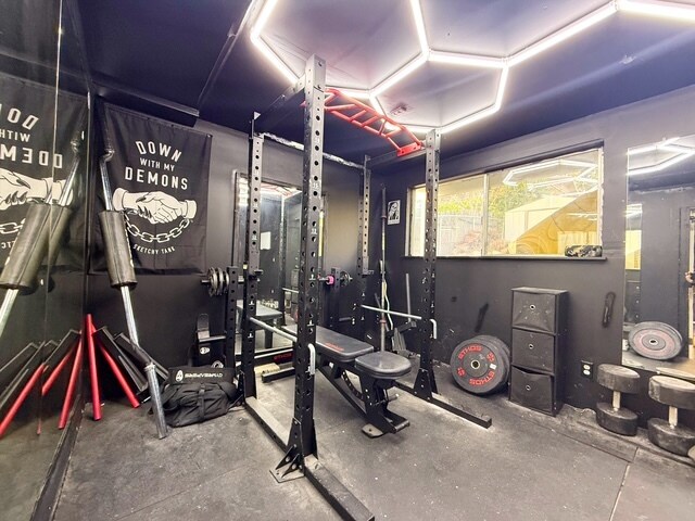 Building Photo - 318 E 28th St