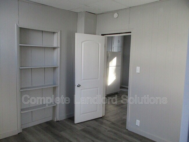 Building Photo - 121 Gilbert Ave