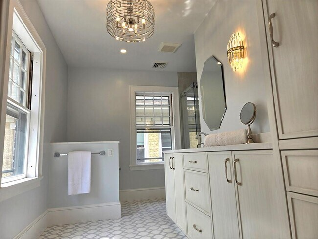Building Photo - 21 Bedlow Ave