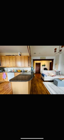 Building Photo - 2120 W Warner Ave