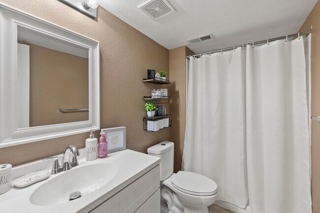 Building Photo - 7356 Coral Ridge Dr
