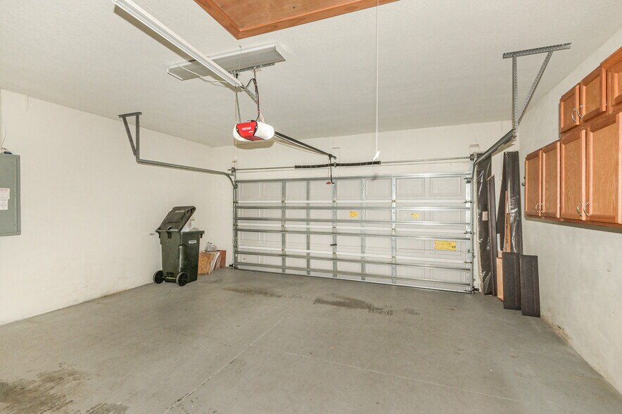 Garage - 1896 N Ravenwood Pt