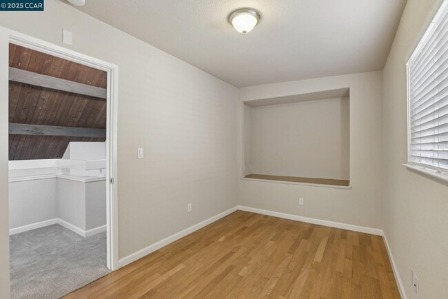 Building Photo - 1035 Alta Mesa Dr