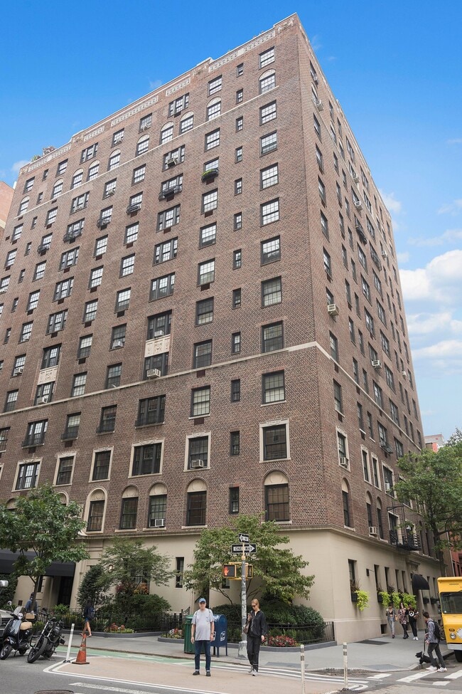 Building Photo - 25 5th Ave