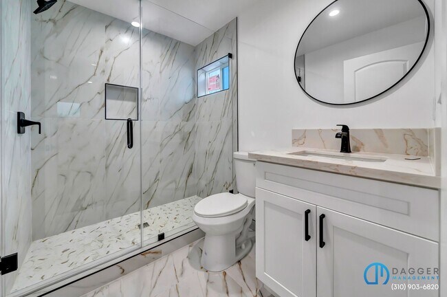 Building Photo - 11845 Hamlin St