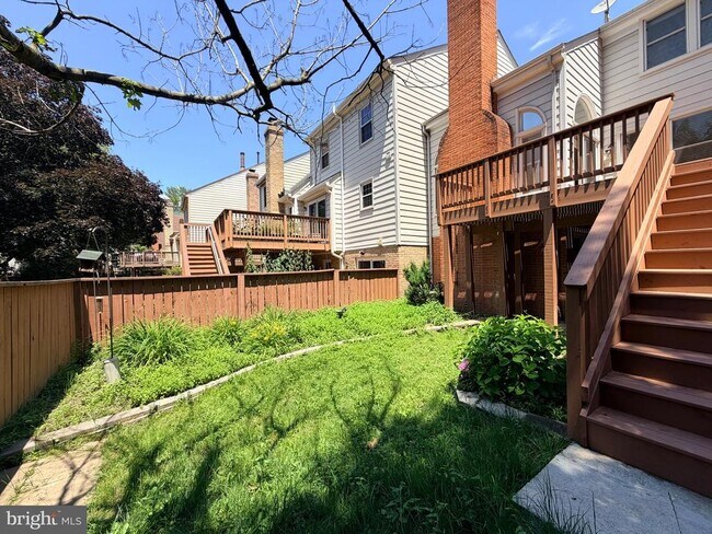 Building Photo - 7418 Crestberry Ln