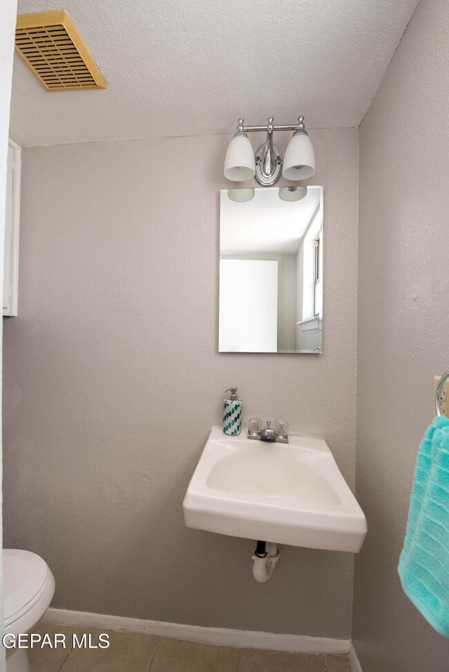 Building Photo - 10824 Ivanhoe Dr