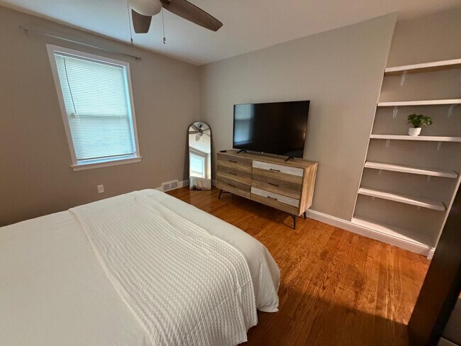 Building Photo - 6913 Etzel Ave