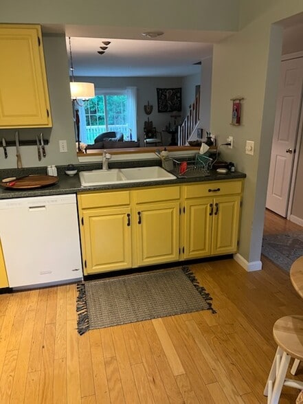 Kitchen - 2401 Brand Farm Dr