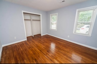 Building Photo - 219 Lakewood Dr