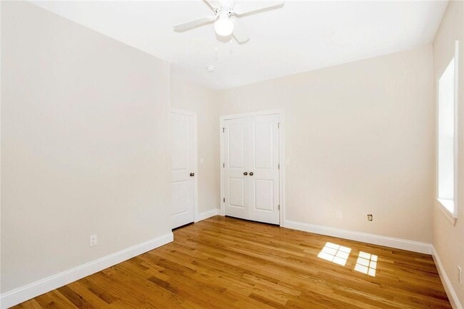 Building Photo - 5 Midland Pl
