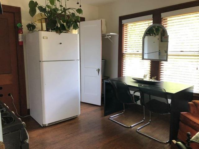 Building Photo - 906 W 22nd St