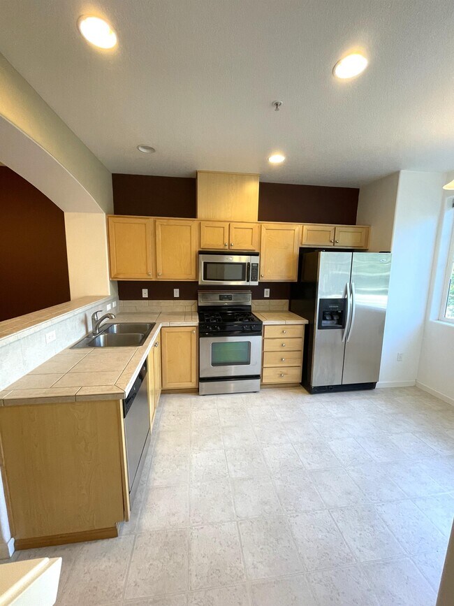 Building Photo - 10851 SW Canterbury Ln