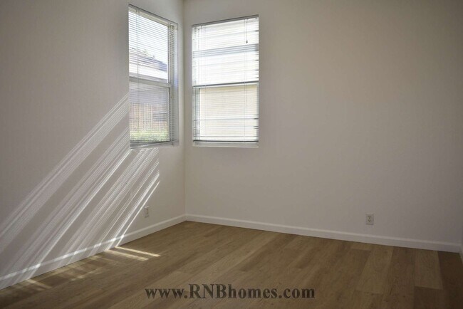 Building Photo - 2108 Macaw Ln