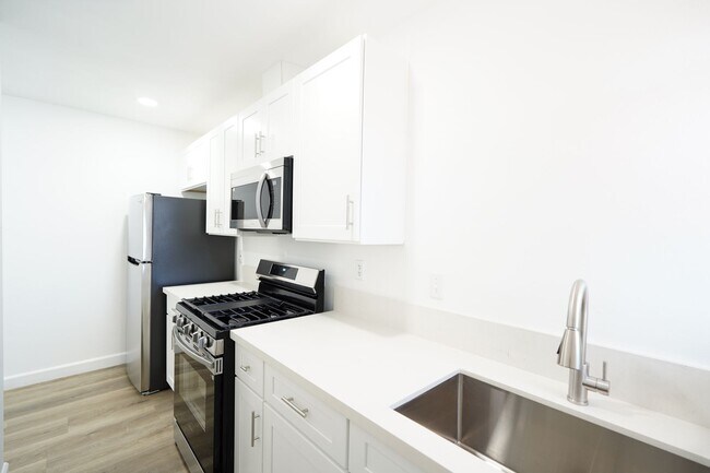 Building Photo - Dracaea Avenue