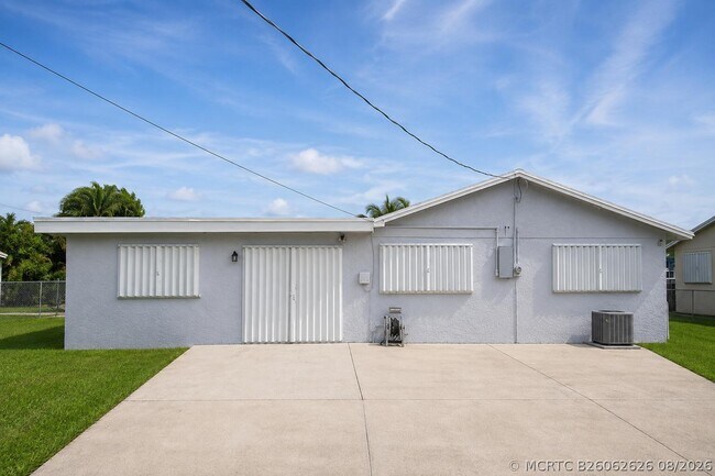 Building Photo - 1223 W 27th St