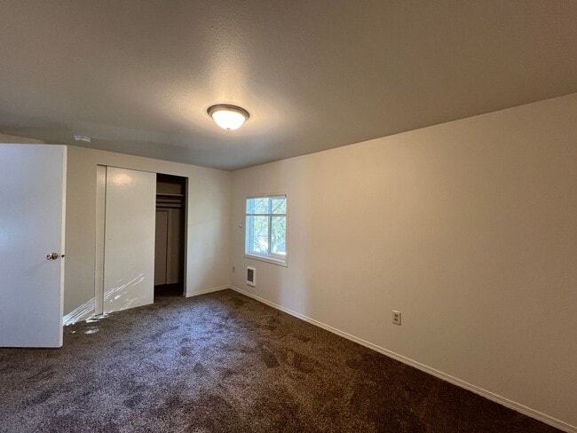 Building Photo - 809 S 16th Ave